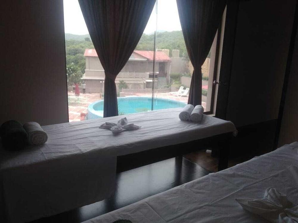 Araliayas Resort & Spa Udaipur Luaran gambar