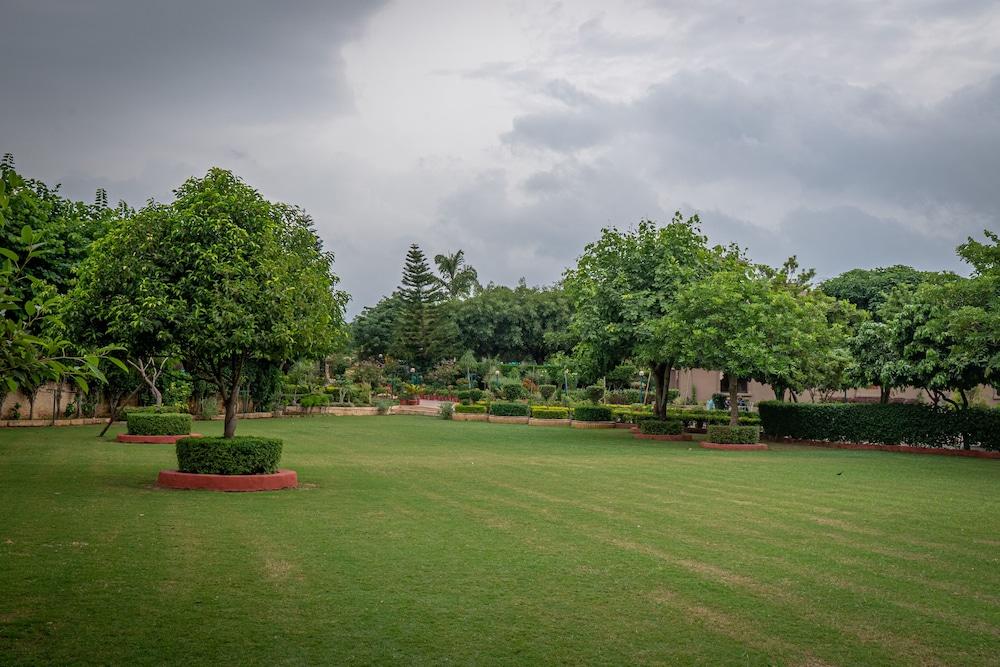 Araliayas Resort & Spa Udaipur Luaran gambar