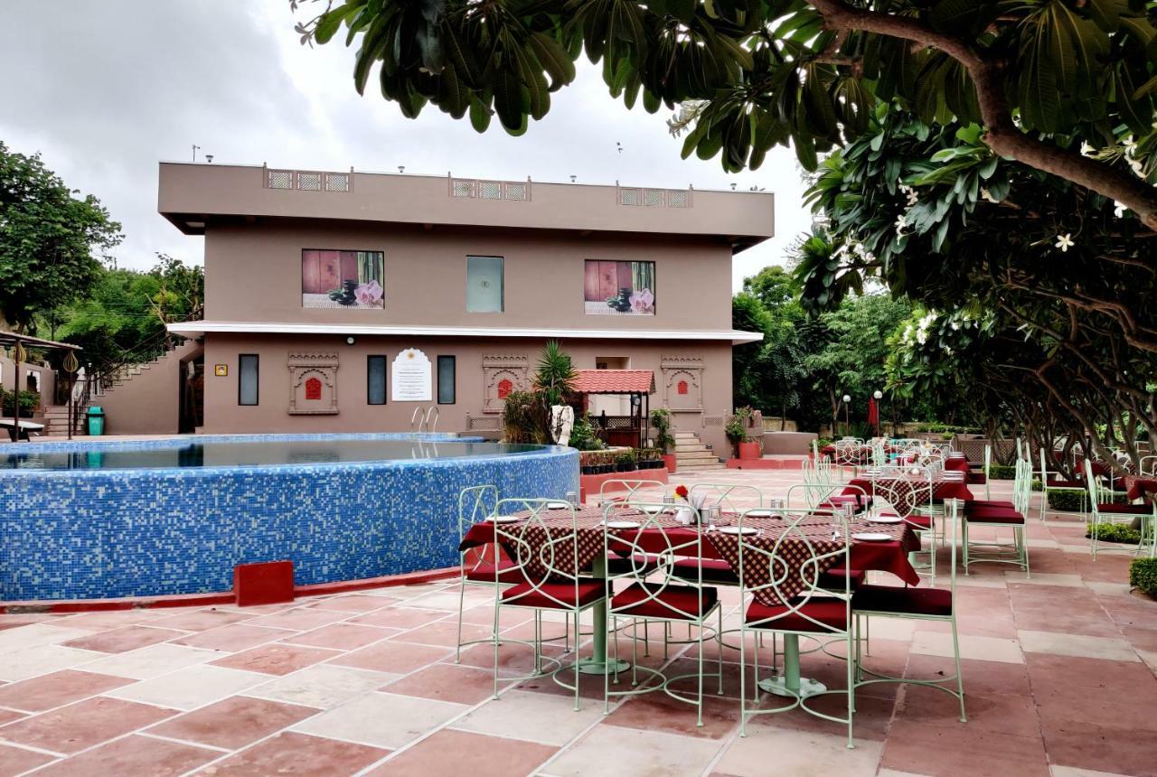 Araliayas Resort & Spa Udaipur Luaran gambar